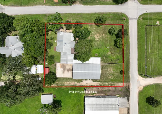 Homes for sale in New Ulm, TX | 333 Walnut St, New Ulm, TX 78950 | MLS# 74225509