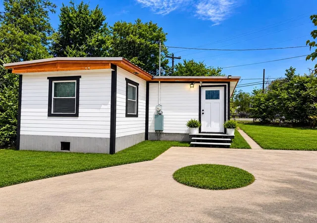 Photo 1 of Single family home for sale at 529 Live Oak Loop, Whitney, TX 76692 | MLS# 82027205 | Listing updated on 2026-08-26
