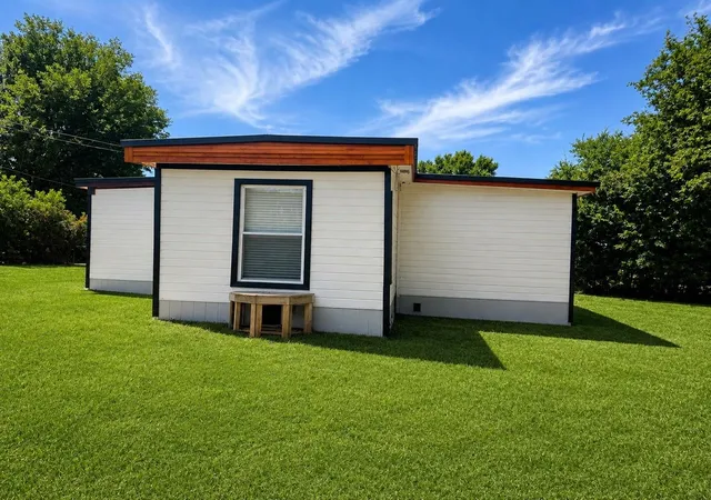 Photo 2 of Single family home for sale at 529 Live Oak Loop, Whitney, TX 76692 | MLS# 82027205 | Listing updated on 2026-08-26