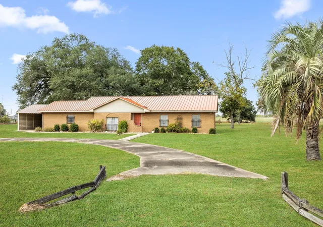 2nd image of 182 Lakeview 2 Rd, El Campo, TX 77437 | MLS# 95536116