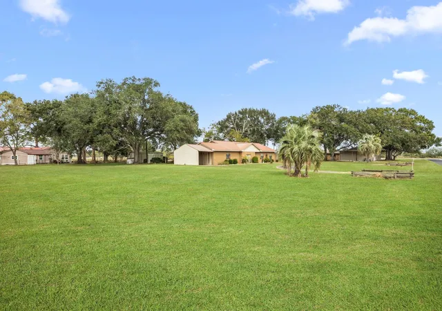 3rd image of 182 Lakeview 2 Rd, El Campo, TX 77437 | MLS# 95536116