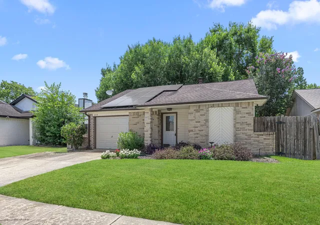 Homes for sale in Sugar Land, TX | 10719 Lakewood Oaks Dr, Sugar Land, TX 77498 | MLS# 75403065