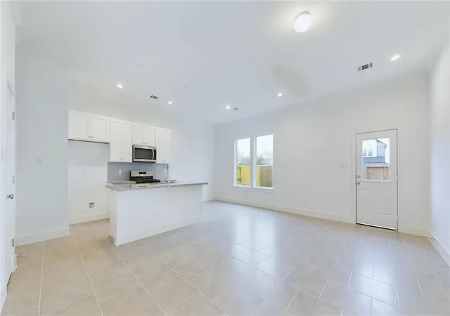 Homes for sale in Houston, TX | 6404 Pregonero Ln, Houston, TX 77048 | MLS# 63341471