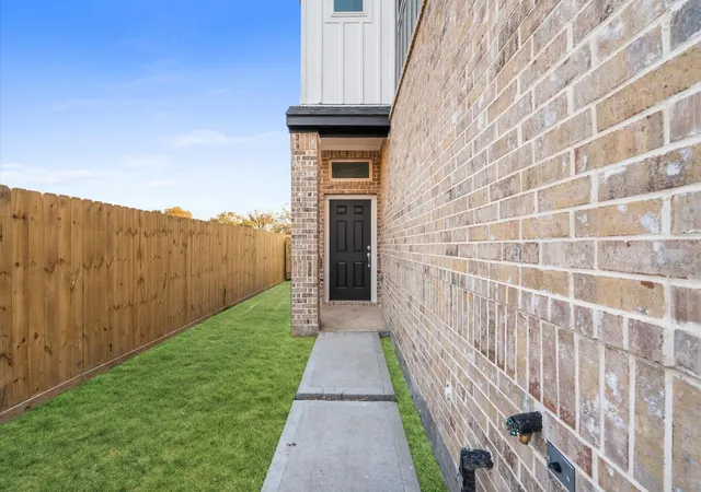 Homes for sale in Houston, TX | 6404 Pregonero Ln, Houston, TX 77048 | MLS# 63341471