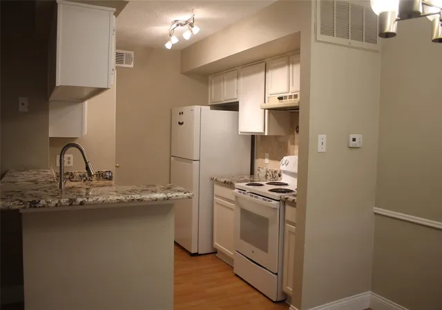3rd image of 2120 El Paseo St #2810, Houston, TX 77054 | MLS# 48215245