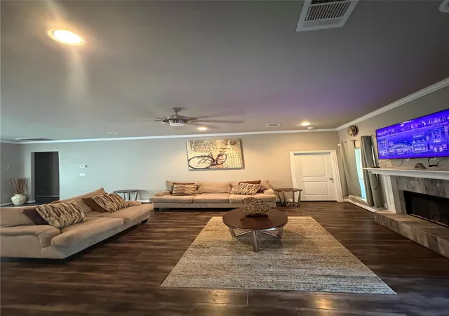 Photo 3 of Single family home for sale at 8150 Sharondale Dr, Houston, TX 77033 | MLS# 54225368 | Listing updated on 2026-09-22