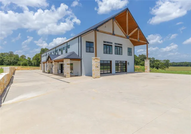 2nd image of 1221 Rock Creek Dr, Willis, TX 77378 | MLS# 8283185