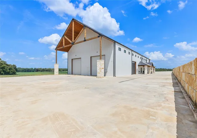 3rd image of 1221 Rock Creek Dr, Willis, TX 77378 | MLS# 8283185