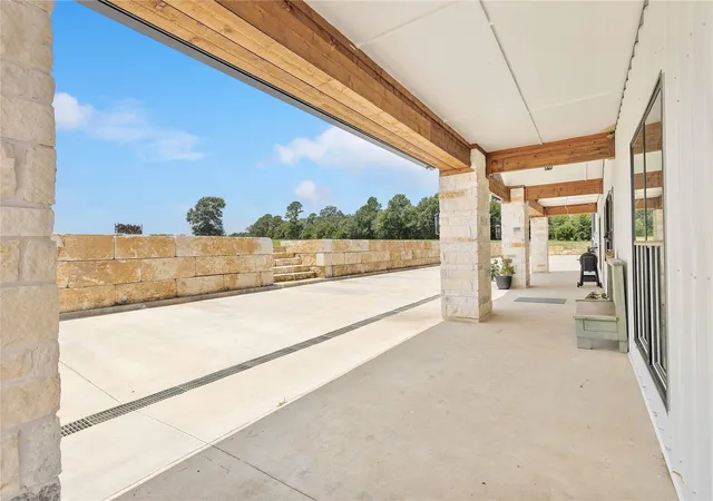 4th image of 1221 Rock Creek Dr, Willis, TX 77378 | MLS# 8283185