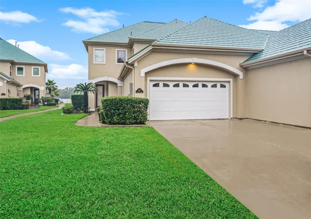 Photo 2 of Townhouse for sale at 147 W Palm Blvd, Montgomery, TX 77356 | MLS# 82498825 | Listing updated on 2026-09-01