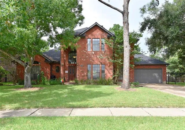 2nd image of 1110 Lake Estates Dr, Sugar Land, TX 77498 | MLS# 21972200