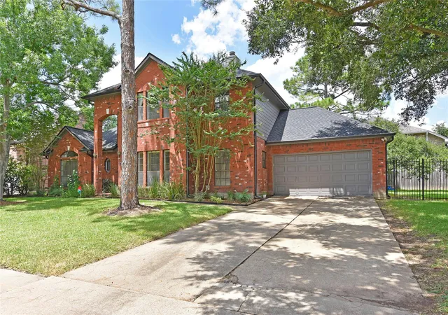 3rd image of 1110 Lake Estates Dr, Sugar Land, TX 77498 | MLS# 21972200