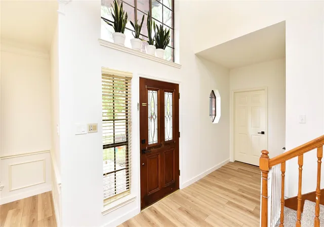 4th image of 1110 Lake Estates Dr, Sugar Land, TX 77498 | MLS# 21972200