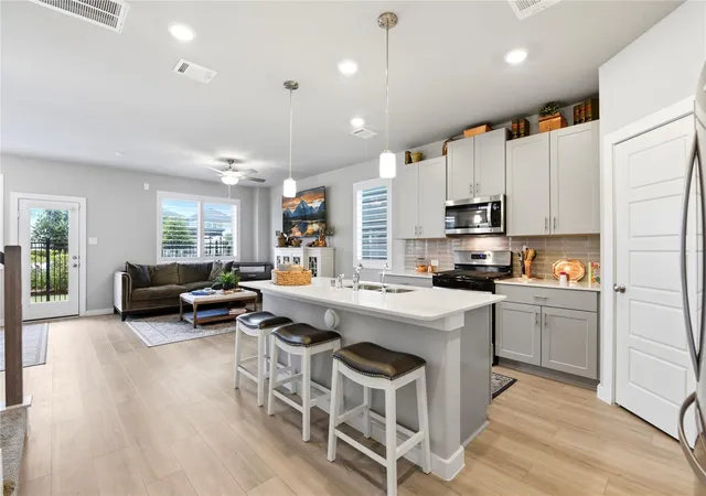 2nd image of 8412 Arden Valley Ln, Houston, TX 77063 | MLS# 36640271