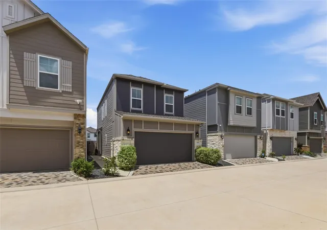 35th image of 8412 Arden Valley Ln, Houston, TX 77063 | MLS# 36640271