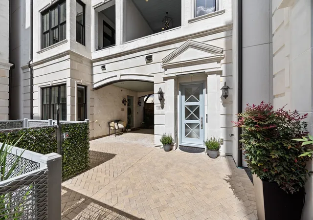 Photo 3 of Townhouse for sale at 1270 Wood Holw Dr, Houston, TX 77057 | MLS# 81296723 | Listing updated on 2026-07-23