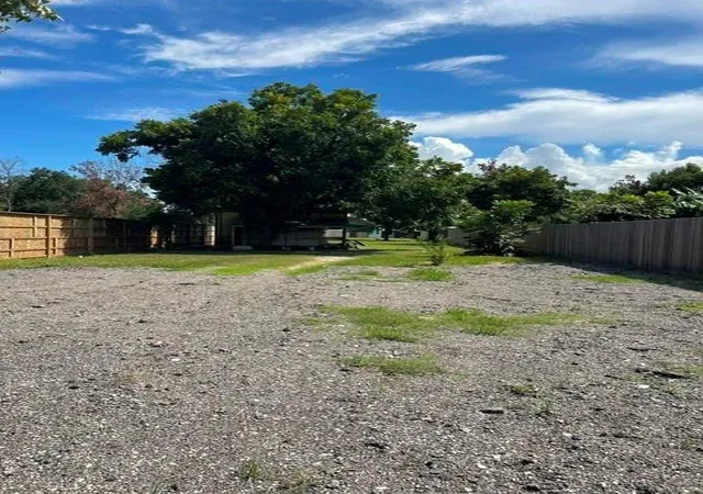 2nd image of 408 B Vista Rd, Pasadena, TX 77504 | MLS# 22268236