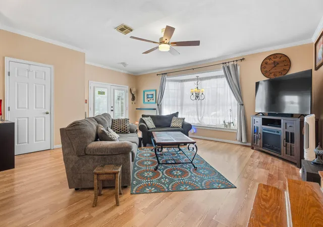 Photo 4 of Single family home for sale at 1302 15th Street, Galveston, TX 77550 | MLS# 63347622 | Listing updated on 2026-08-05