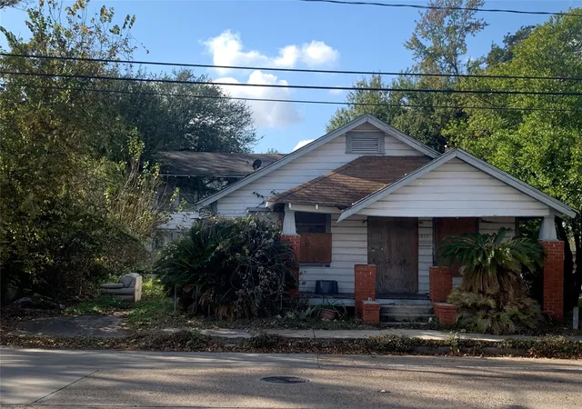 Photo 3 of Multi family home for sale at 5215 Hardy St, Houston, TX 77009 | MLS# 43740518 | Listing updated on 2026-08-25