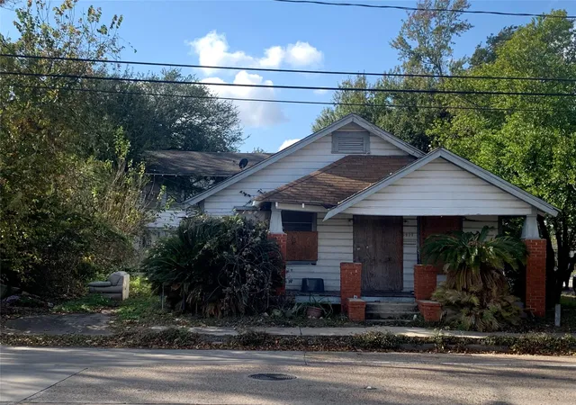 Listing Photo 5 - Condo for sale in building located at 5215 Hardy St, Houston, TX 77009