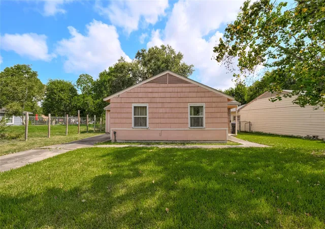 Photo 3 of Single family home for sale at 4325 Kay Cir, Houston, TX 77051 | MLS# 35449526 | Listing updated on 2026-08-28