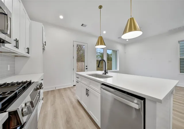 4th image of 7705 Inwood Grove Ln, Houston, TX 77088 | MLS# 40354676