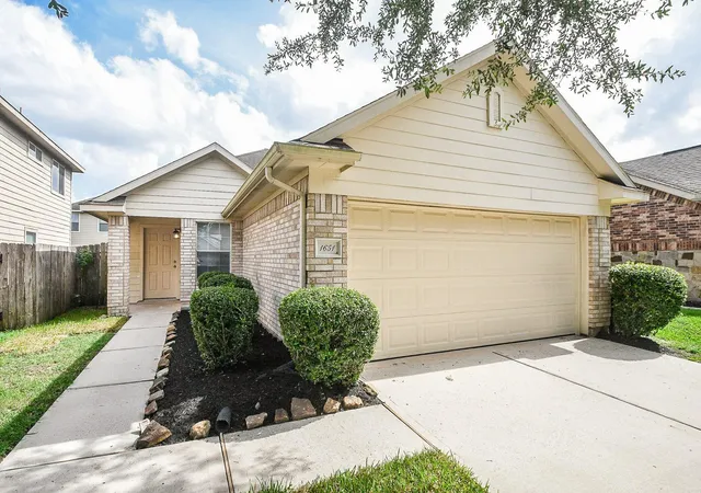 Photo 2 of Single family home for sale at 1651 Thornhollow Dr, Houston, TX 77014 | MLS# 89606830 | Listing updated on 2026-08-22
