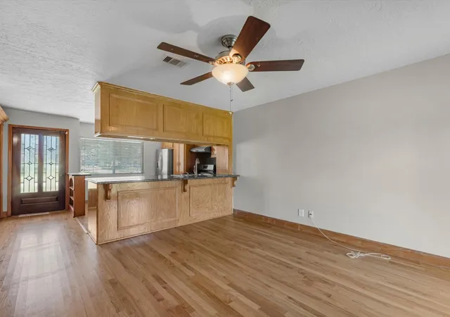 5th image of 10319 Dunvegan Wy, Houston, TX 77013 | MLS# 5473931