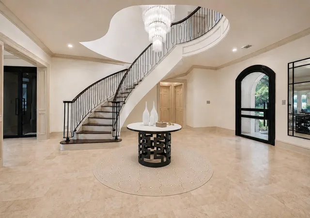 Photo 3 of Single family home for sale at 918 Huntington Cvs, Houston, TX 77063 | MLS# 14727276 | Listing updated on 2026-09-27