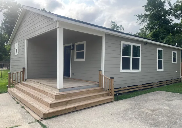 1st image of 1072 Conklin St, Houston, TX 77088 | MLS# 16676126