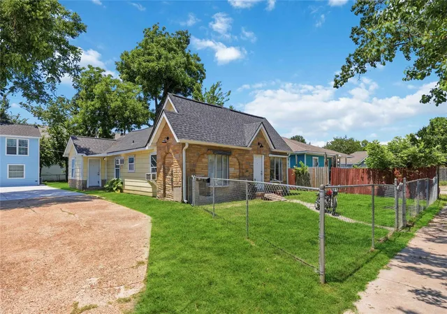 Photo 1 of Multi family home for sale at 626 Henke St #A, Houston, TX 77020 | MLS# 16027882 | Listing updated on 2026-07-08