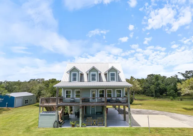Photo 3 of Single family home for sale at 1851 County Rd 297, Bay City, TX 77414 | MLS# 60110181 | Listing updated on 2026-05-20