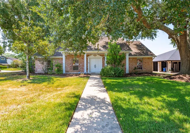 Photo 2 of Single family home for sale at 501 Audubon St, League City, TX 77573 | MLS# 4295656 | Listing updated on 2026-09-10
