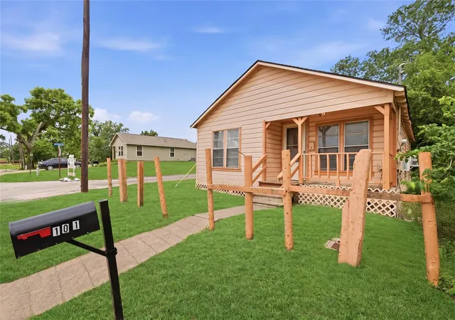 Photo 2 of Single family home for sale at 101 Outlar Rd, Wharton, TX 77488 | MLS# 84375694 | Listing updated on 2026-06-22