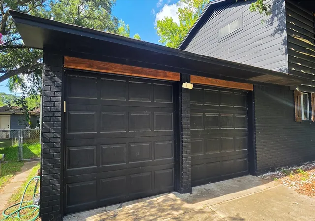 image of 2009 Sandlewood Dr, Bay City, TX 77414 | MLS# 87117781