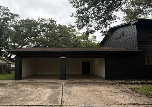 image of 2009 Sandlewood Dr, Bay City, TX 77414 | MLS# 87117781