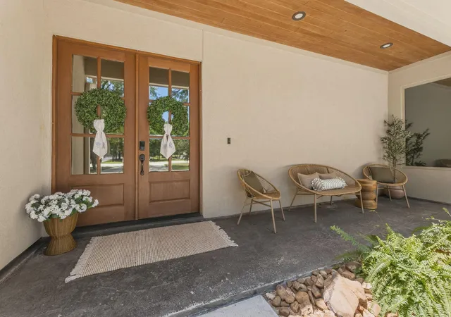Photo 3 of Single family home for sale at 25127 E Tara Plantation Dr E, Tomball, TX 77375 | MLS# 55690486 | Listing updated on 2026-10-05