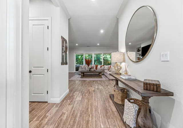 Photo 3 of Single family home for sale at 25127 E Tara Plantation Dr E, Tomball, TX 77375 | MLS# 55690486 | Listing updated on 2026-10-05