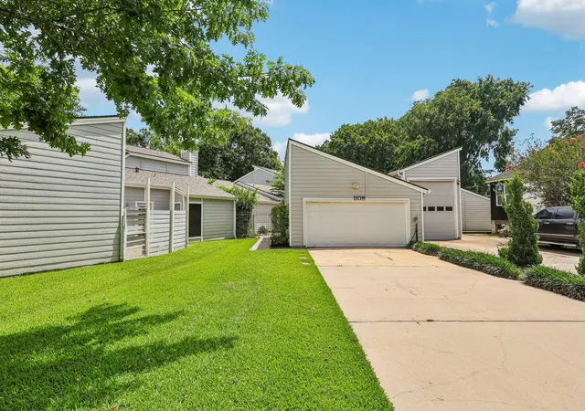 Homes for sale in Friendswood, TX | 1109 Winding Way Dr, Friendswood, TX 77546 | MLS# 335486