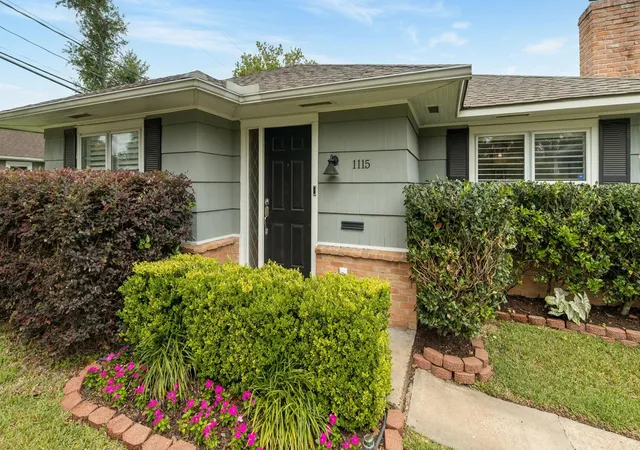 Photo 1 of Single family home for sale at 1115 Woodhill Rd, Houston, TX 77008 | MLS# 74865777 | Listing updated on 2026-08-22