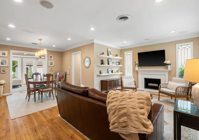 Photo 2 of Single family home for sale at 1115 Woodhill Rd, Houston, TX 77008 | MLS# 74865777 | Listing updated on 2026-08-22