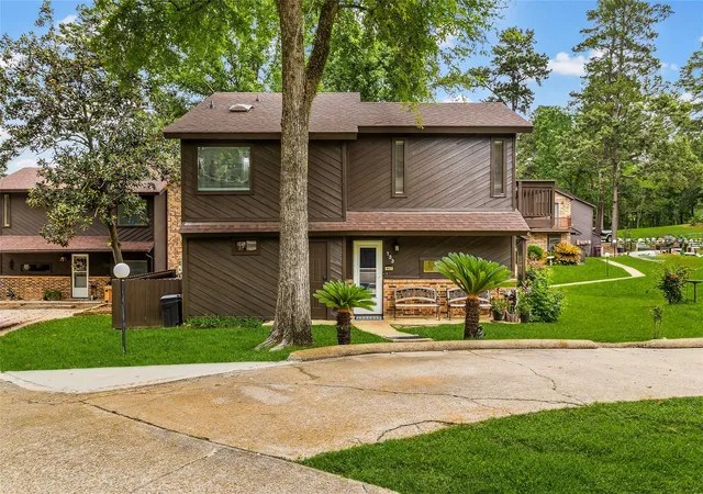Photo 3 of Townhouse for sale at 133 Fountain Lake #133, Livingston, TX 77351 | MLS# 53385627 | Listing updated on 2026-09-03