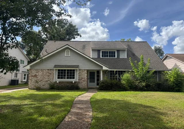 Photo 1 of Sale Pending at 2307 Elmgate Dr, Houston, TX 77080 | MLS# 25249503 | Listing updated on 2026-09-19