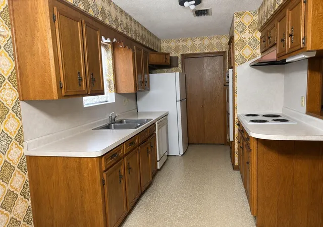 Photo 2 of Sale Pending at 2307 Elmgate Dr, Houston, TX 77080 | MLS# 25249503 | Listing updated on 2026-09-19