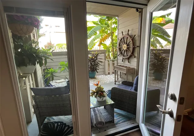 2nd image of 7063 N Holiday Dr, Galveston, TX 77550 | MLS# 64387149