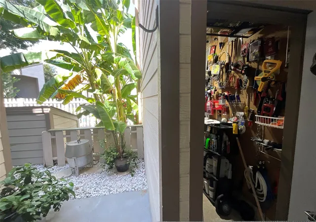 35th image of 7063 N Holiday Dr, Galveston, TX 77550 | MLS# 64387149