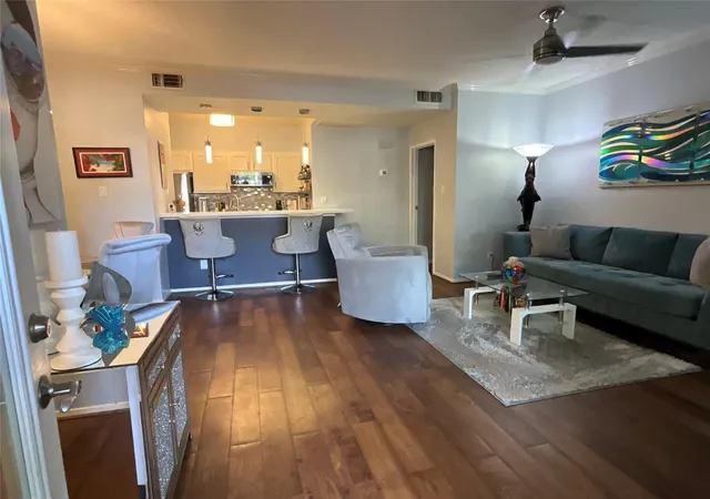 3rd image of 7063 N Holiday Dr, Galveston, TX 77550 | MLS# 64387149
