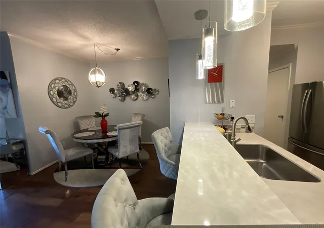5th image of 7063 N Holiday Dr, Galveston, TX 77550 | MLS# 64387149