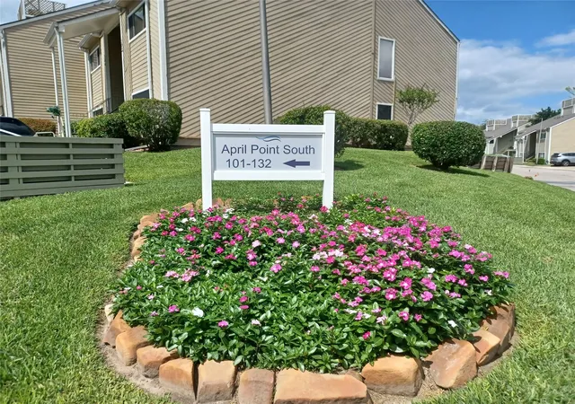 2nd image of 128 April Point Dr S, Montgomery, TX 77356 | MLS# 32450212