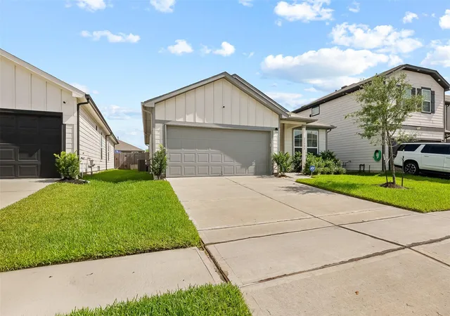 Photo 3 of Single family home for sale at 23526 Glenbuck St, Spring, TX 77373 | MLS# 52257492 | Listing updated on 2026-09-13